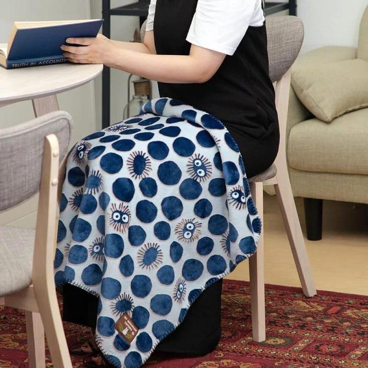 Actual product image Marushin Mon Voisin Totoro - Couverture moirée Silhouette de Noiraude 70x100 cm (70 x 100 cm)