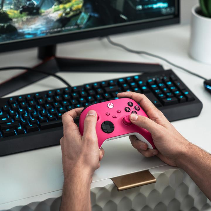 Produktbild Microsoft Xbox Wireless Controller - Deep Pink (PC, Xbox Series X, Xbox One X, Xbox One S, Xbox Series S)