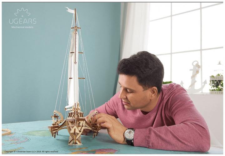 Actual product image Ugears Trimaran Merihobus