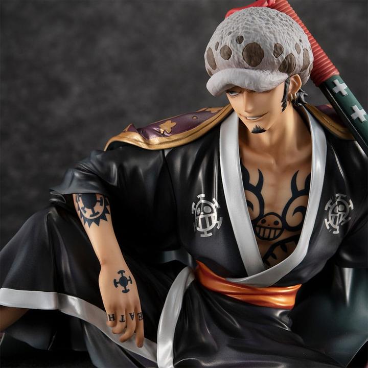 Actual product image Megahouse One Piece statuette PVC Portrait Of Pirates Warriors Alliance Trafalgar Law 17 cm