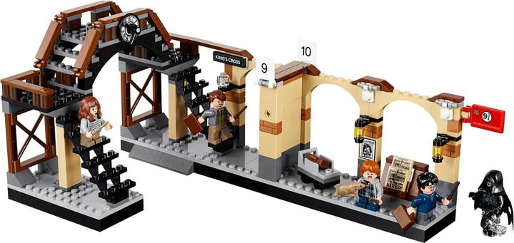 Actual product image LEGO Harry Potter Hogwarts Express (75955, LEGO Harry Potter, LEGO Rare Sets)