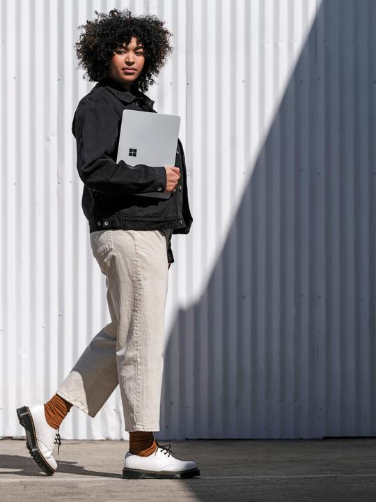 Immagine prodotto Microsoft Surface Laptop Studio (14.40", Intel Core i7-11370H, 16 GB, 512 GB, DE)