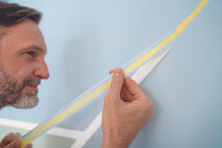 Produktbild tesa 3x Malerkrepp PROFESSIONAL, Malerband für besonders präzises Abkleben, Dreierpack (25 mm)