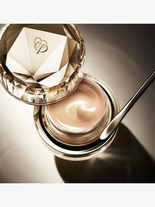 Actual product image Clé De Peau The Foundation B10 (B10 - Light Beige)