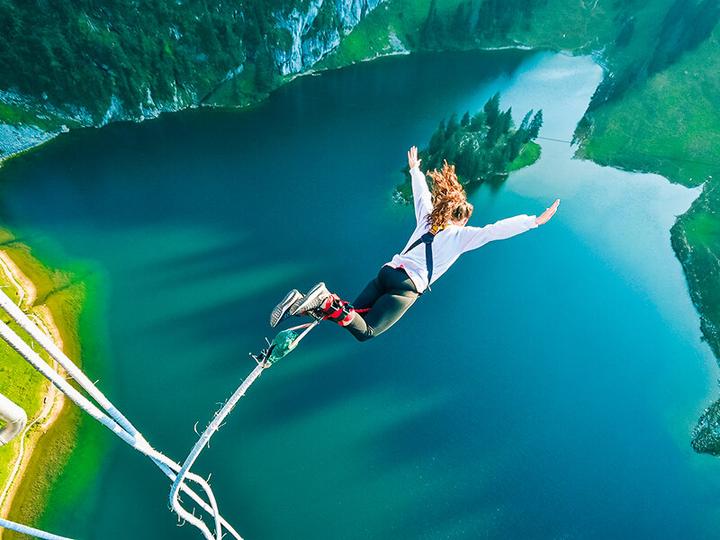 Produktbild Smartbox Adrenalingeladenes Bungee-Jumping-Erlebnis auf dem Stockhorn (1 Pers.)