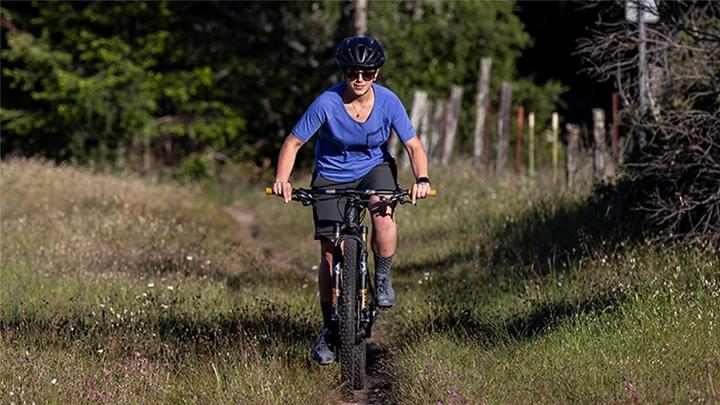 Actual product image Giro W Venture Jersey (L)