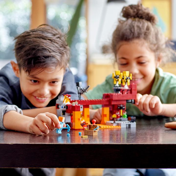 Produktbild LEGO Die Brücke (21154, LEGO Minecraft)