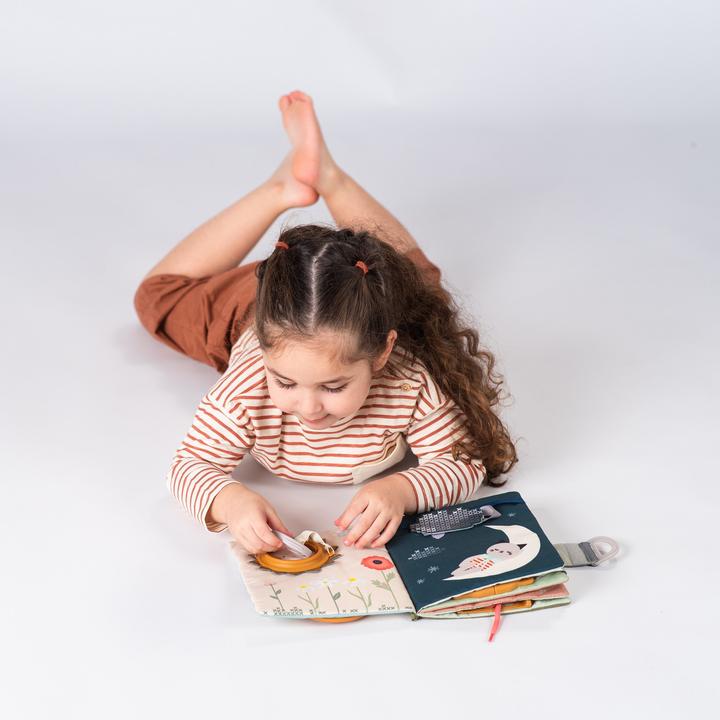 Produktbild Taf Toys Aktivitätenbuch Fantasy (Deutsch, Französisch, Italienisch, Englisch, Schweizerdeutsch)