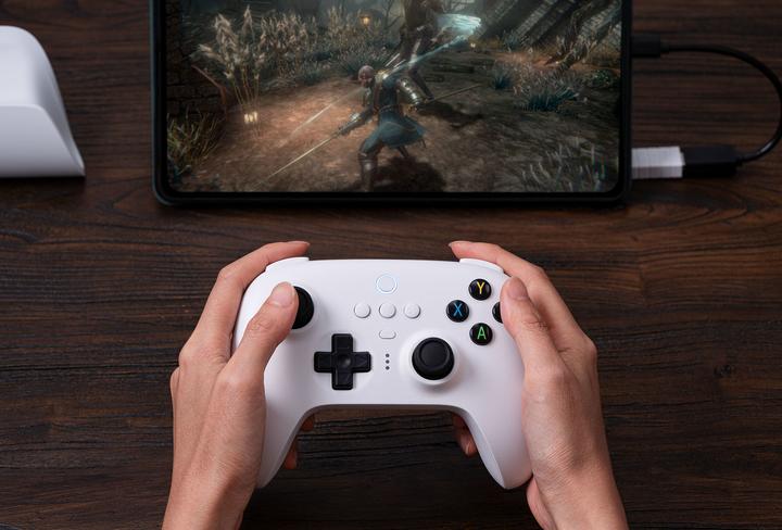 Actual product image 8bitdo Ultimate Controller with charging station (Switch, PC)