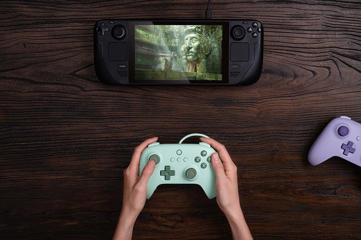 Actual product image 8bitdo Ultimate C Wired USB Green (Windows, Android)