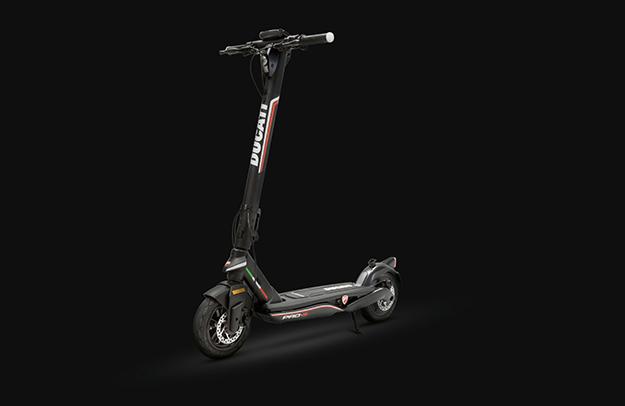 Actual product image Ducati E-Scooter Pro-III (25 km/h, 50 km, 350 W)
