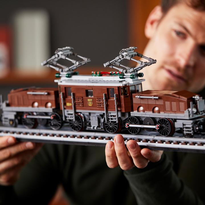 Image du produit LEGO La locomotive crocodile (10277, LEGO Icons)