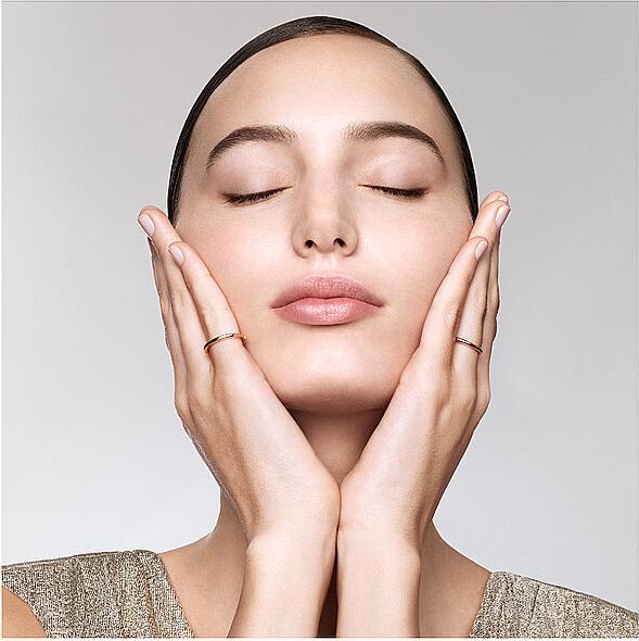 Actual product image Lancaster Golden Lift Tightening Serum (30 ml)