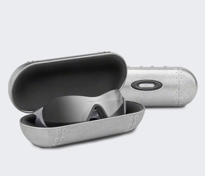 Immagine prodotto Oakley Grosses Metal Vault Brillenetui aus Metall