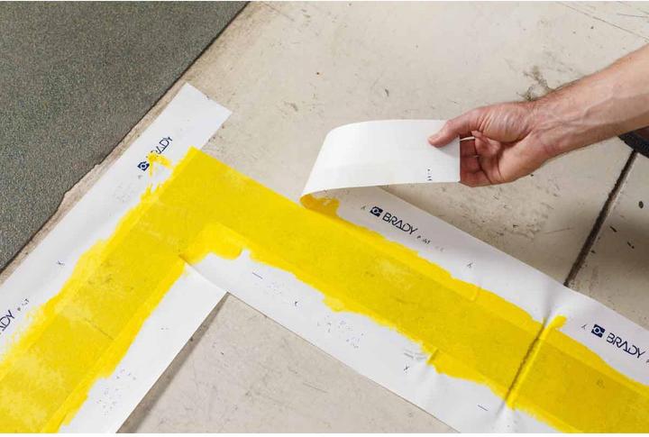 Immagine prodotto Brady Stencil PaintStripe - linea continua, poliestere, trasparente/bianco, 76,20 mm x 30,50 m