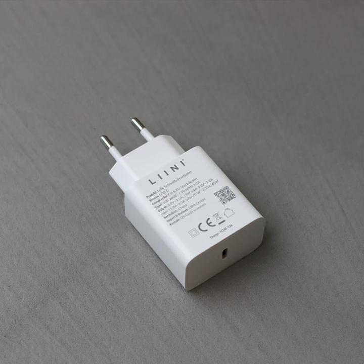 Actual product image Liini Quick charging adapter