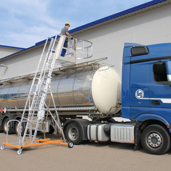 Produktbild Munk Tankwagenleiter Typ 8 mit absenkbarem Zentralhebelfahrwerk (Mehrzweckleiter, 250 cm)