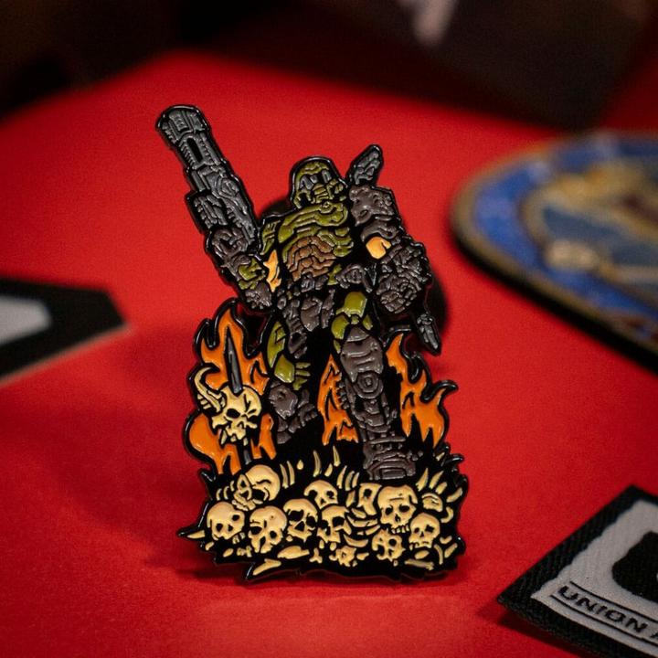 Produktbild Fanattik Doom Eternal Ansteck-Pin Doom Guy Limited Edition
