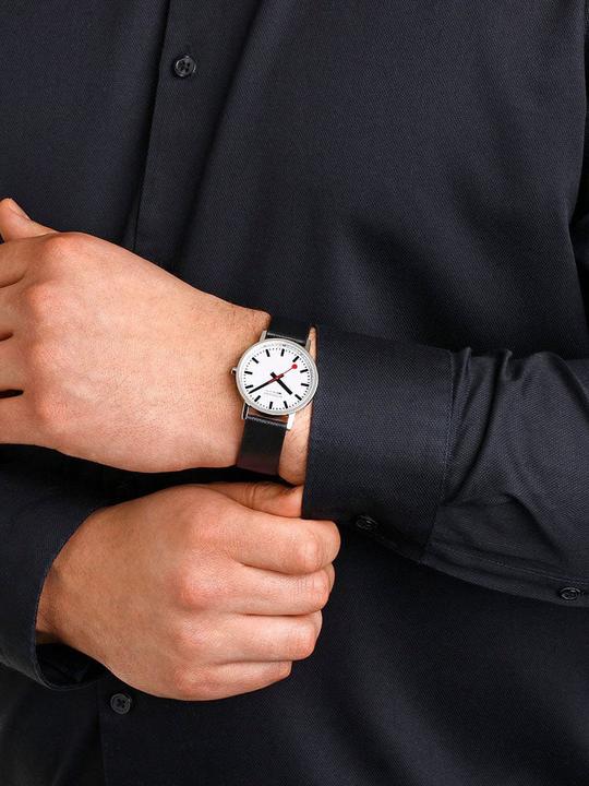 Immagine prodotto Mondaine Classico (Orologio da polso analogico, Fatto in Svizzera, 36 mm)
