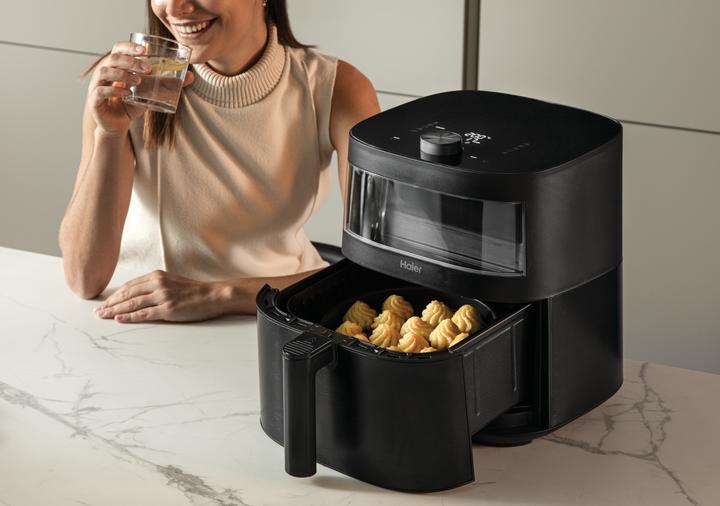 Immagine prodotto Haier Friggitrice ad aria I-Master Serie 5 Nero, Capacità 7 L, Range di temperatura 40°-200°, 9 in 1, Acce