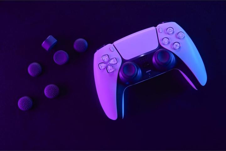Immagine prodotto Urage Set di attacchi per stick di controllo 8in1 per PlayStation/Xbox (Xbox Series X, PS5)
