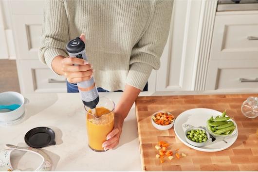 Produktbild Black & Decker Kitchen Wand™ 7,2V Akku-Stabmixer, grau