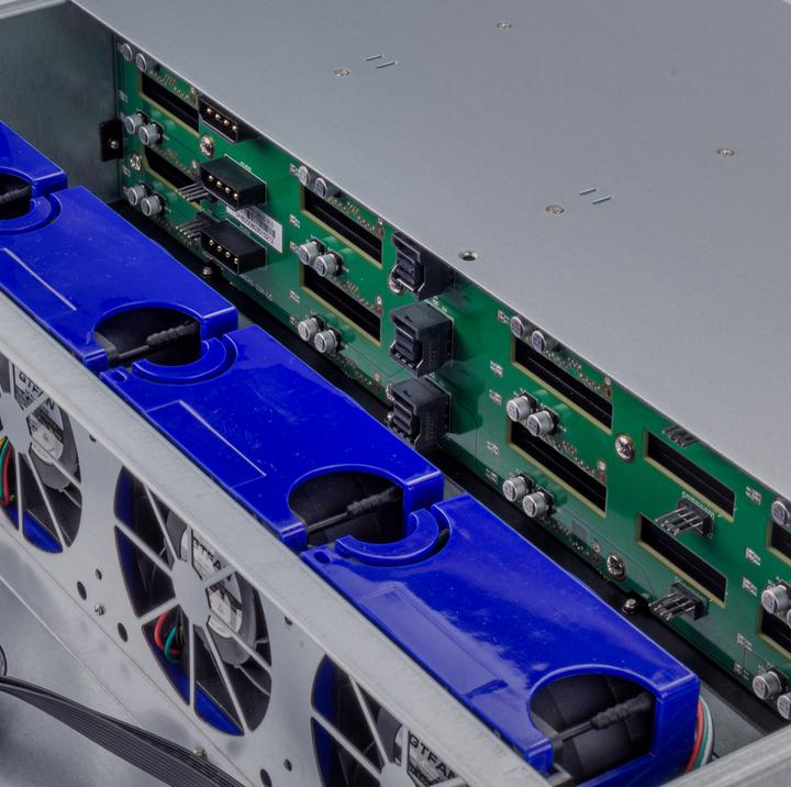 Image du produit Fantec SRC-2612X07-12G, Boîtier de stockage 2U 680mm sans alimentation électrique