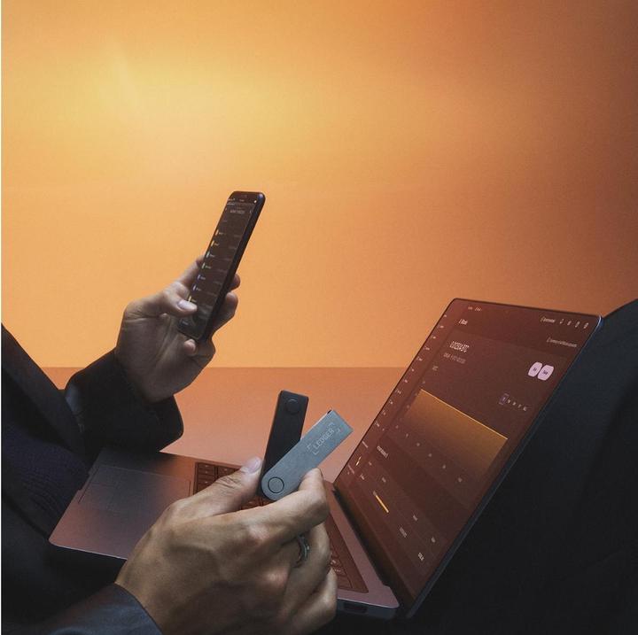 Actual product image Ledger Nano X - Gold (Litecoin, Dash, Bitcoin, Others, Dogecoin, Ethereum Classic)