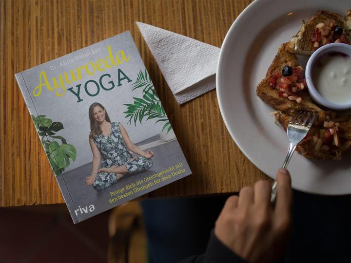 Produktbild Ayurveda-Yoga (Deutsch, Alina Hübecker, 2020)