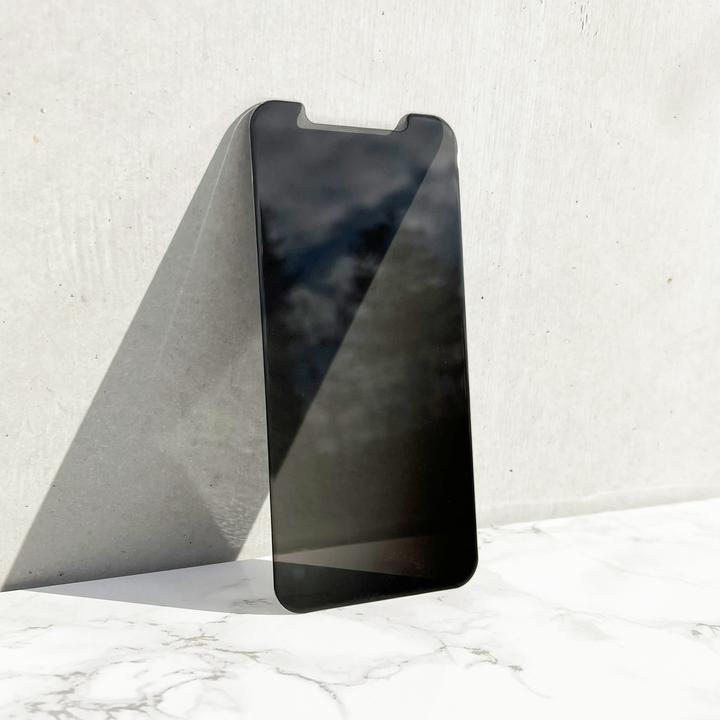 Produktbild PhoneLook Privacy Anti-Spy Tempered Glass Bildschirm Schutzglas mit Blickschutz (1 Stück, Apple iPhone 13 Pro)