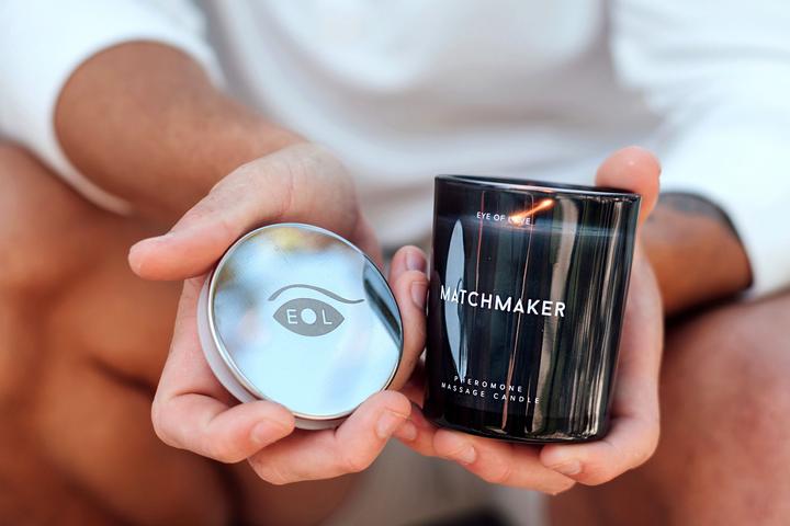 Actual product image Eye of Love Matchmaker Black Diamond Massagekerze Ziehen Sie Sie An, 150 ml (150 ml)