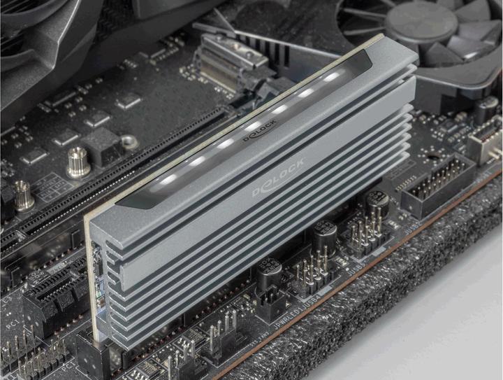 Immagine prodotto Delock Scheda PCI Express x16 (x1 / x4 / x8) a 1 x NVMe M.2 Key M con illuminazione a LED