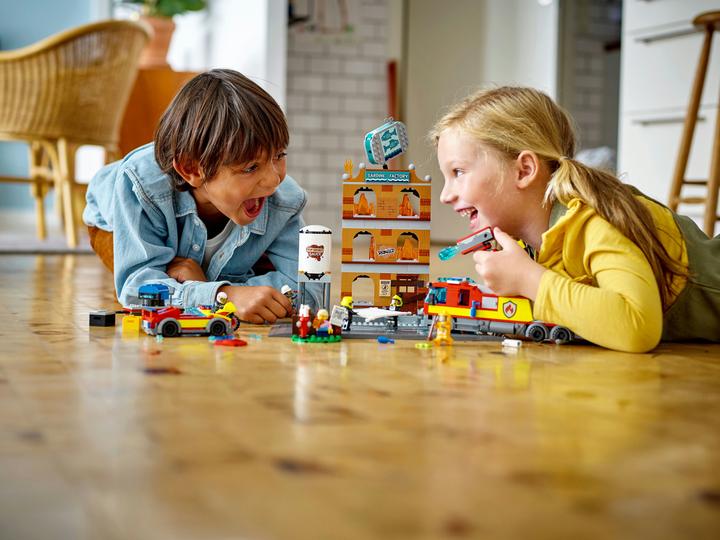 Produktbild LEGO Feuerwehreinsatz mit Löschtruppe (60321, LEGO City)
