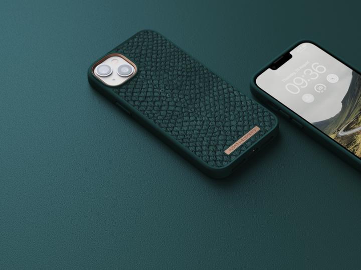 Actual product image Njord Hard Cover Salm.Leather Magsafe Case green (Apple iPhone 14 Plus)