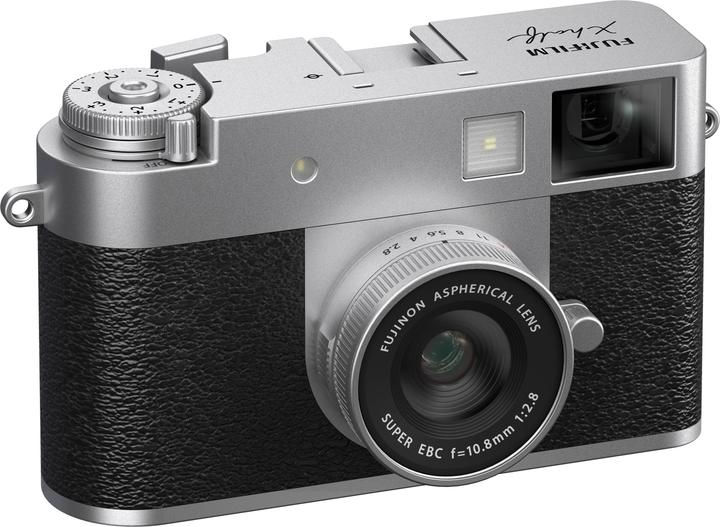 Fujifilm X-HF1 (32 mm, 17.74 Mpx, 1")