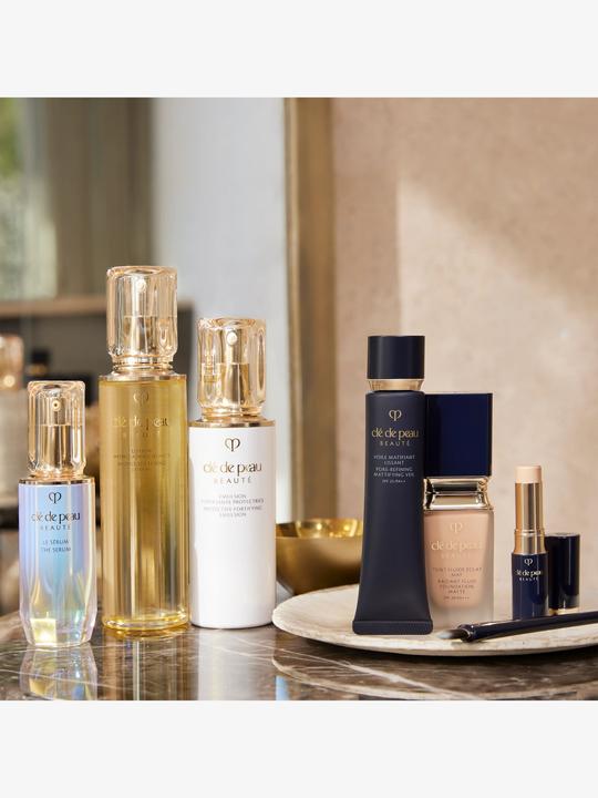 Actual product image Clé De Peau Pore Refining Mattifying Veil (Suntan cream, SPF 25, 38 ml)