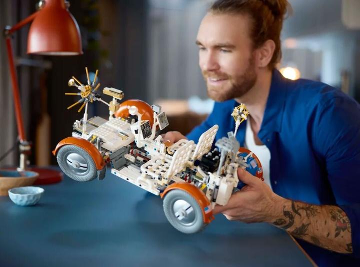 Produktbild LEGO NASA Apollo Mondfahrzeug - LRV (42182)