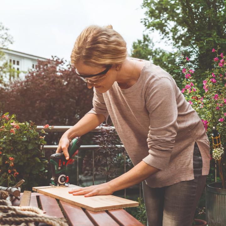Produktbild Bosch Home & Garden EasyCut 12 (Akku Kettensäge)