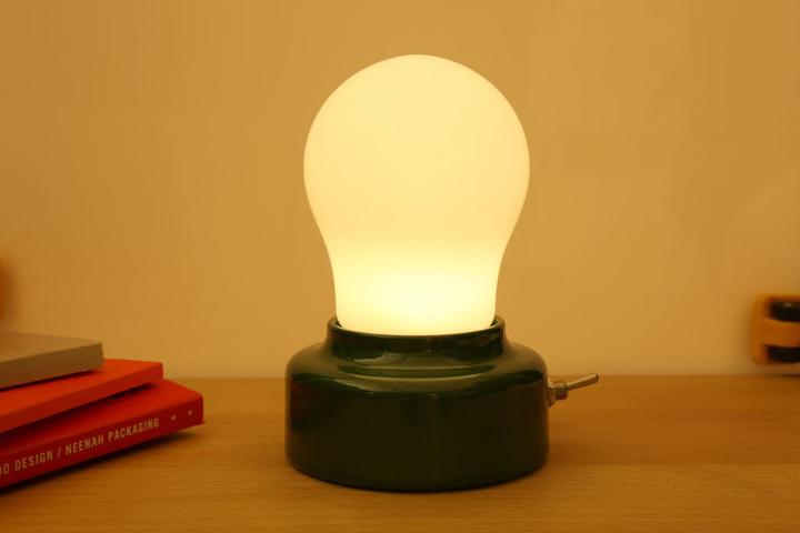 Immagine prodotto Kikkerland Luce della lampadina