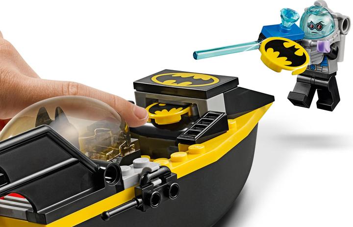 Actual product image LEGO Junior's Batman versus Mr. Freeze. (10737)