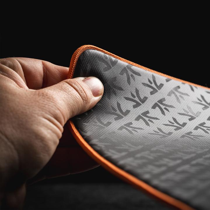 Image du produit Fnatic MAX Dash L Pro Gaming Mouse Mat, Sunset Orange Textured Cloth Speed Surface, Water Resistant (L)
