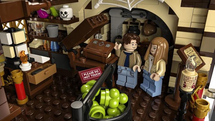 Produktbild LEGO Disney Hocus Pocus: The Sanderson Sisters' Cottage (21341, LEGO Ideas, LEGO Seltene Sets)