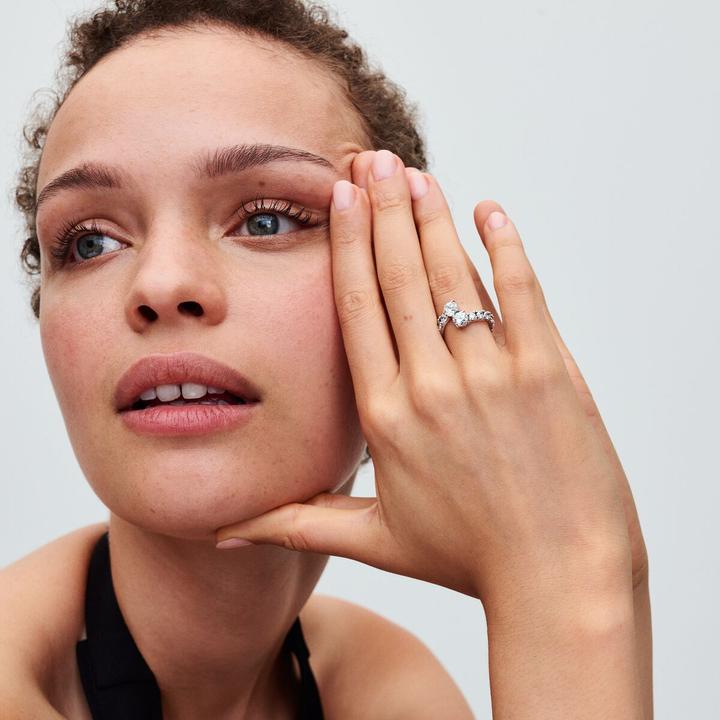 Produktbild Pandora Ring Sparkling Overlapping Band (54, 925 Silber)