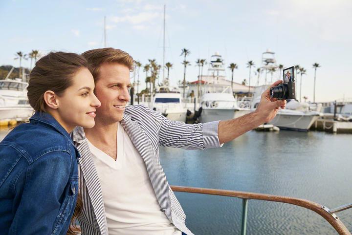 Produktbild Sony Cyber-shot DSC HX90V (24 - 720 mm, 18.20 Mpx, 1/2,3'')