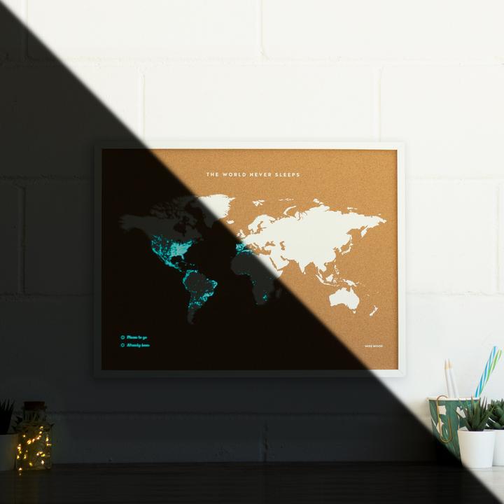 Produktbild Miss wood Woody Map Weltkarte Fluor Edition - L - weisser Rahmen (Pinnwand, Weltkarte, 60 x 45 cm)
