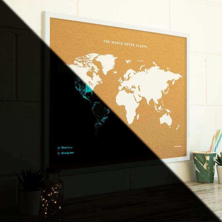 Produktbild Miss wood Woody Map Weltkarte Fluor Edition - L - weisser Rahmen (Pinnwand, Weltkarte, 60 x 45 cm)
