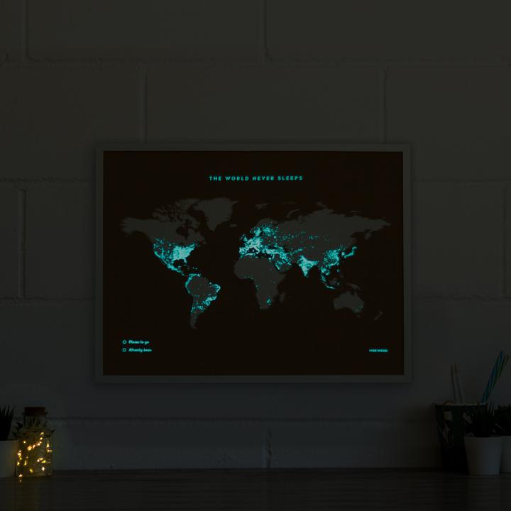 Produktbild Miss wood Woody Map Weltkarte Fluor Edition - L - weisser Rahmen (Pinnwand, Weltkarte, 60 x 45 cm)