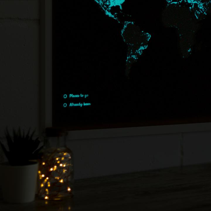 Produktbild Miss wood Woody Map Weltkarte Fluor Edition - L - weisser Rahmen (Pinnwand, Weltkarte, 60 x 45 cm)