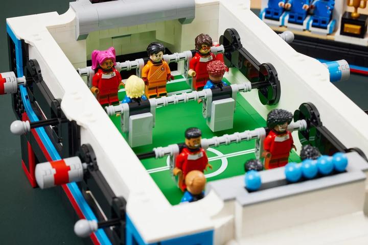 Image du produit LEGO Table de baby-foot (21337, LEGO Ideas, LEGO difficiles à trouver)