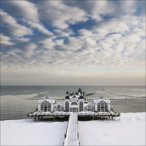Actual product image Meerblicke - Nord- und Ostsee 2026 (30 x 30 cm, Hardcover, French, English)